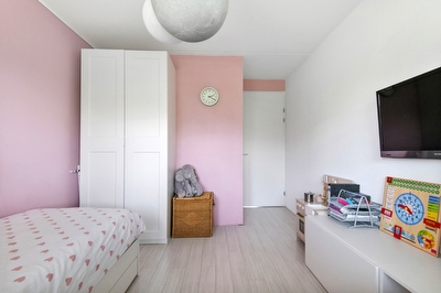 Aardbeivlinder 46, Tiel