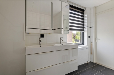 Akelei 26, Tiel