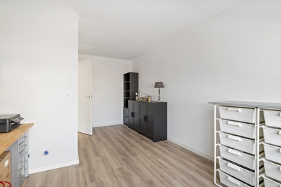 Akelei 26, Tiel