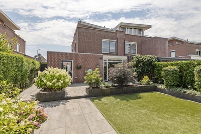 Akelei 26, Tiel