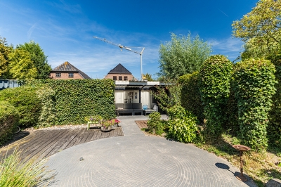 Fruitplein 7, Beneden-Leeuwen