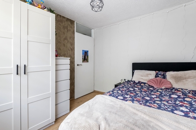 Gallencamp 28, Tiel