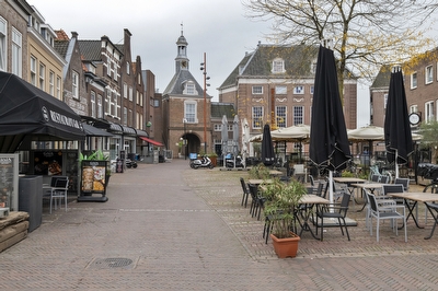 Plein 38 24, Tiel