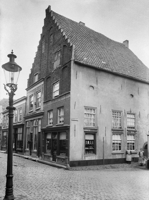 Weerstraat 47, Tiel